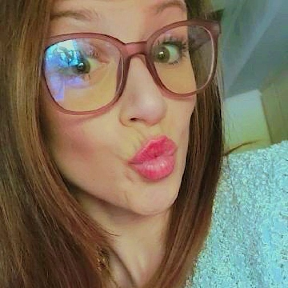 Meet your Posher, Haley - Picture 6 of 8